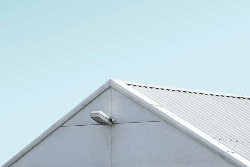 photo-1506073400943-6be5a5d8270e commercial roof